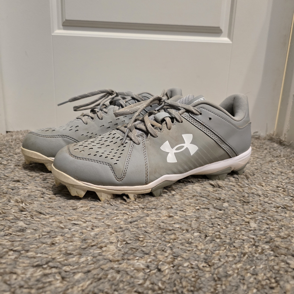 Under Armour Kids Gray Soccer Cleats